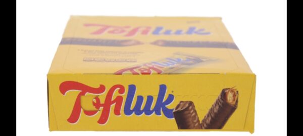 توفى لك قطعتى بسكويت مغطاة بالكراميل وبطعم الشوكولاتة بالحليب