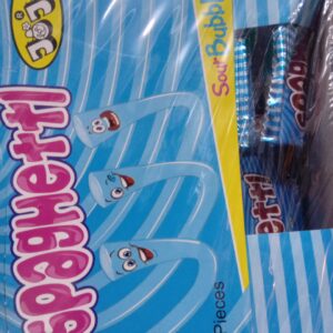 علك شكل معكرونة اسباجتى بالتوت الازرق