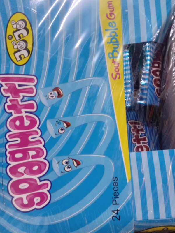 علك شكل معكرونة اسباجتى بالتوت الازرق