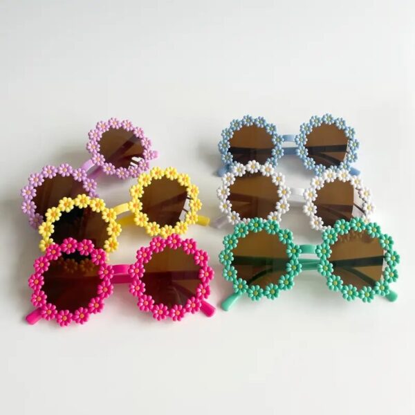 نظارات شمسية ملونة